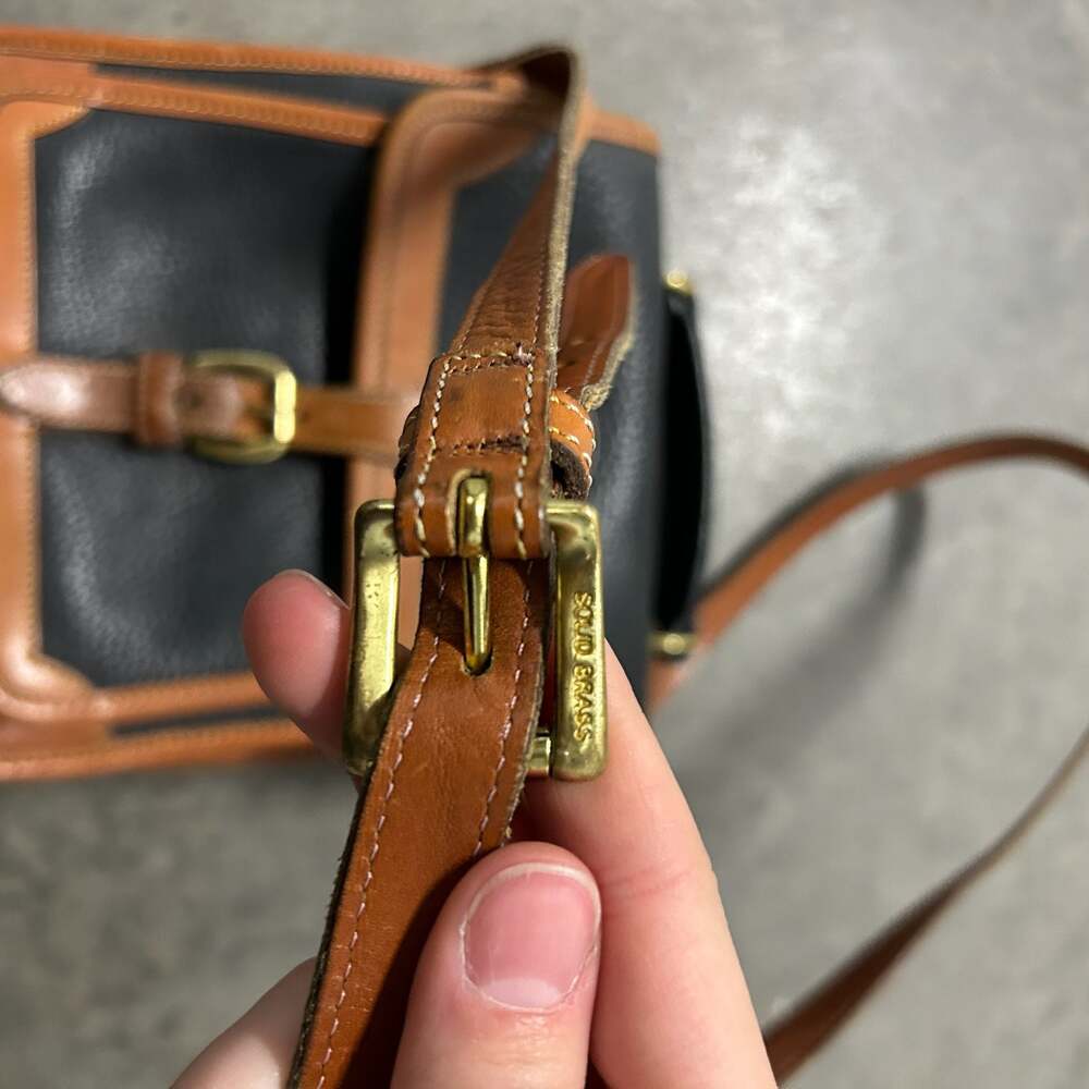Vintage Dooney & Bourke All Weather Leather Surrey Carrier Crossbody Bag - Picture 8 of 13